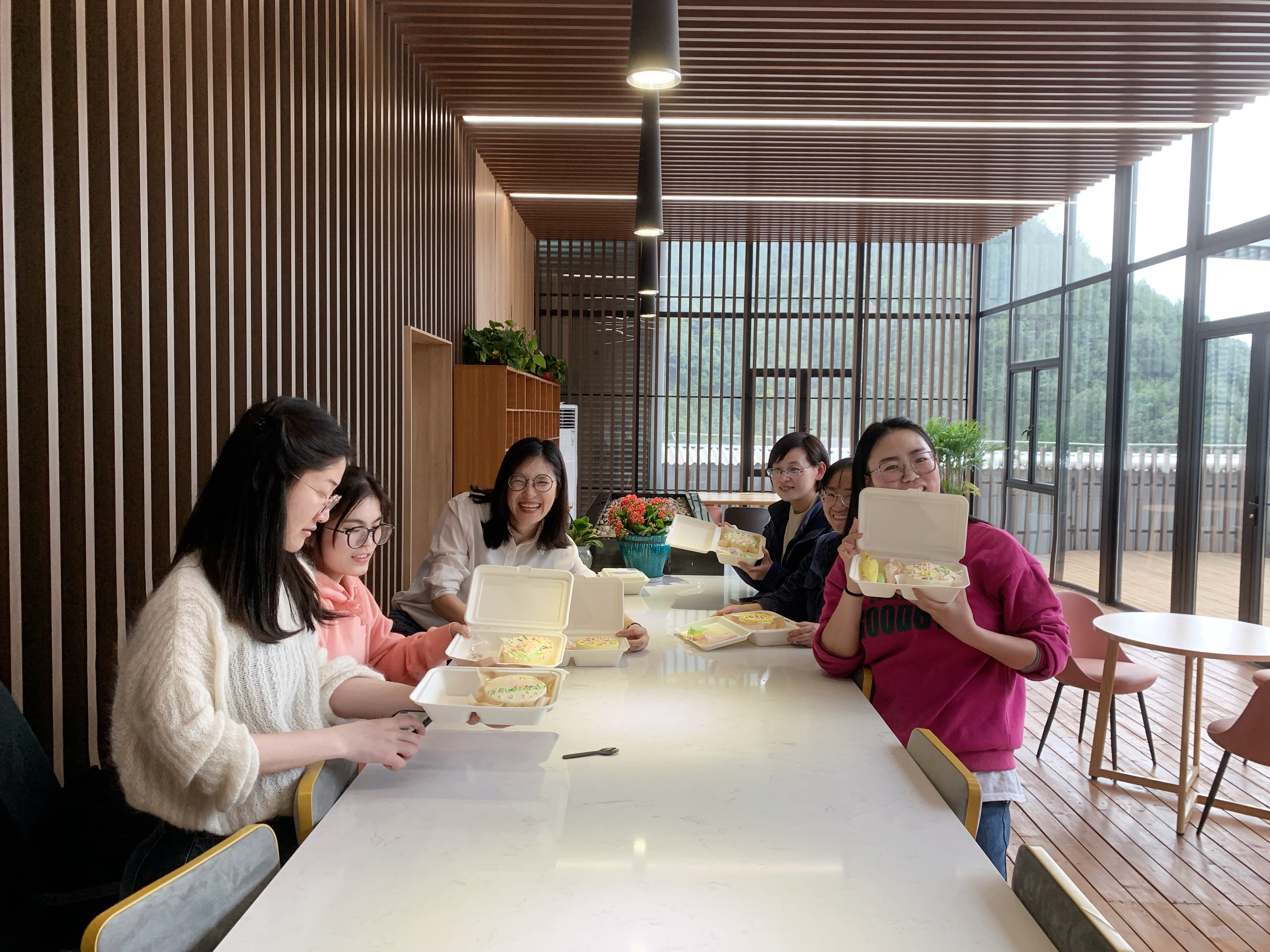 完成后的合照.jpg 完成后的合照.jpg